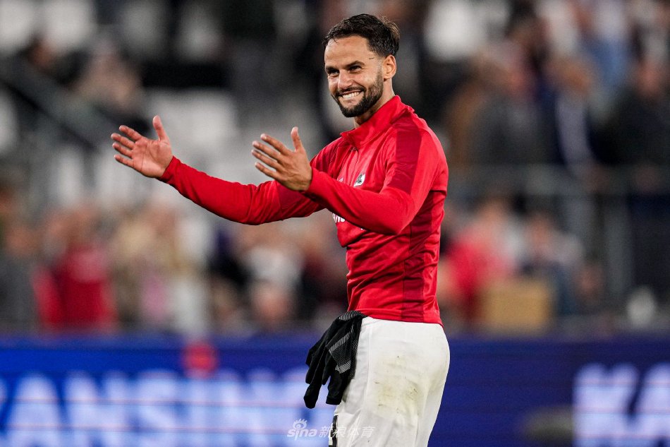 更彰显了巴 更彰显了巴